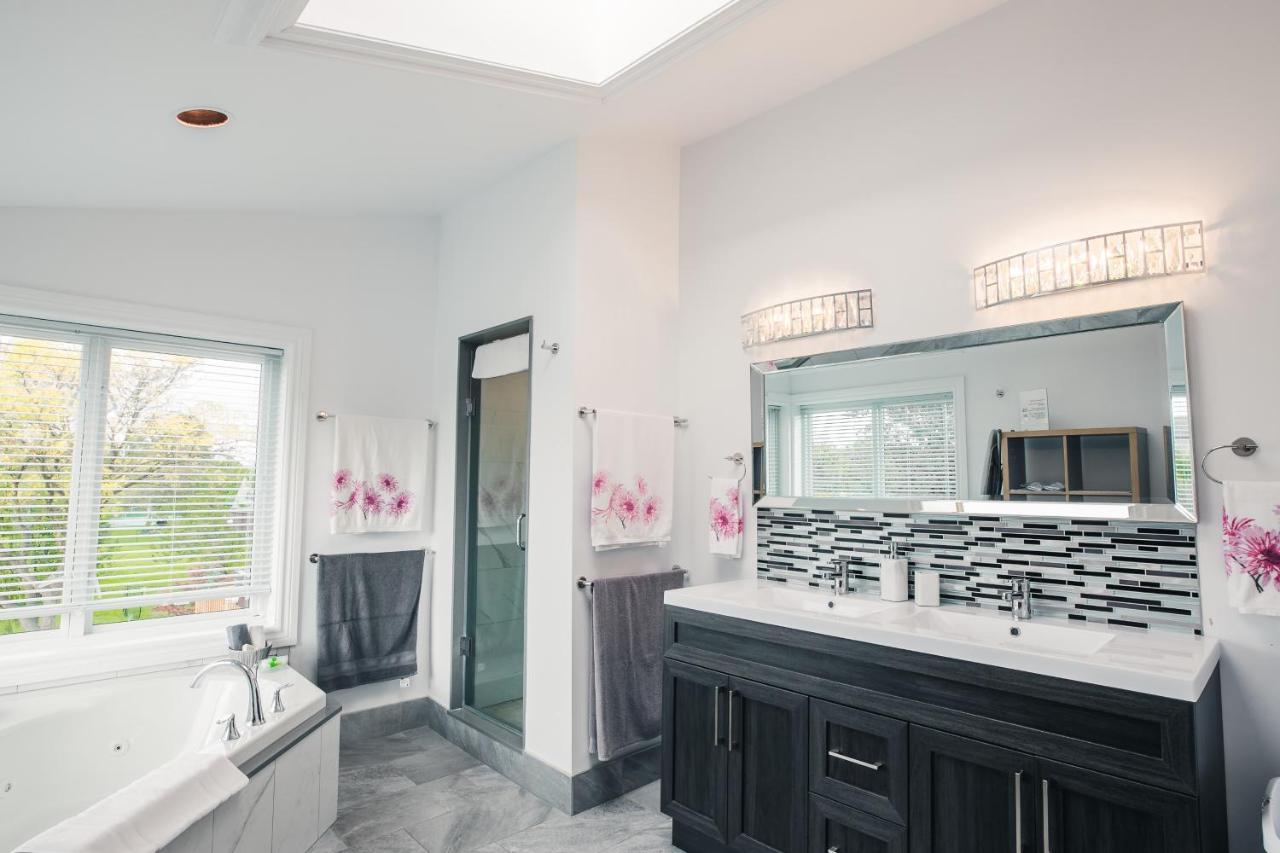Newton Villa Brampton Exterior foto